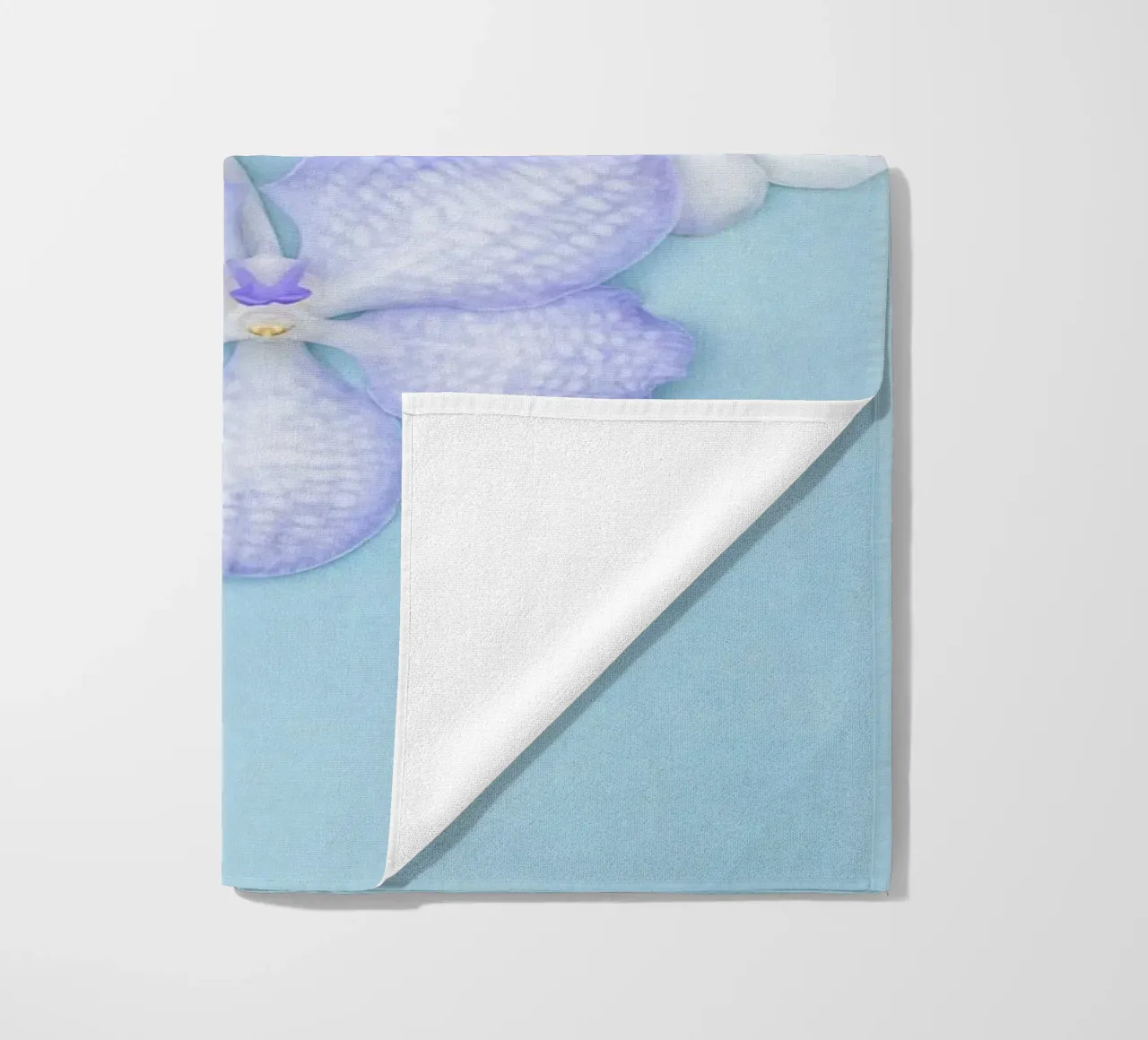 Serenity in Bloom – Lilac Orchids telo mare da Curious Collections by Marielle Leenders