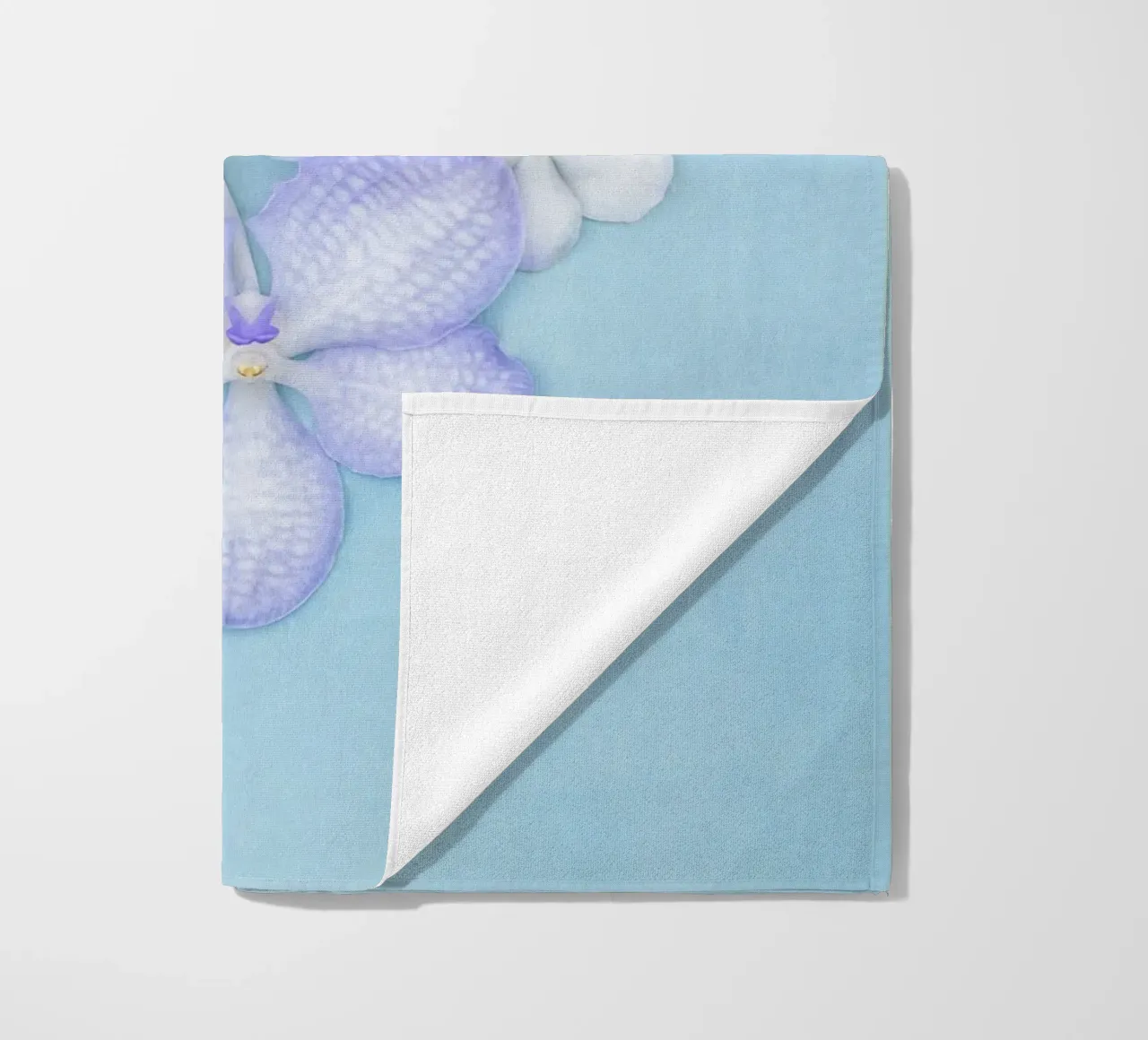 Serenity in Bloom – Lilac Orchids telo mare da Curious Collections by Marielle Leenders