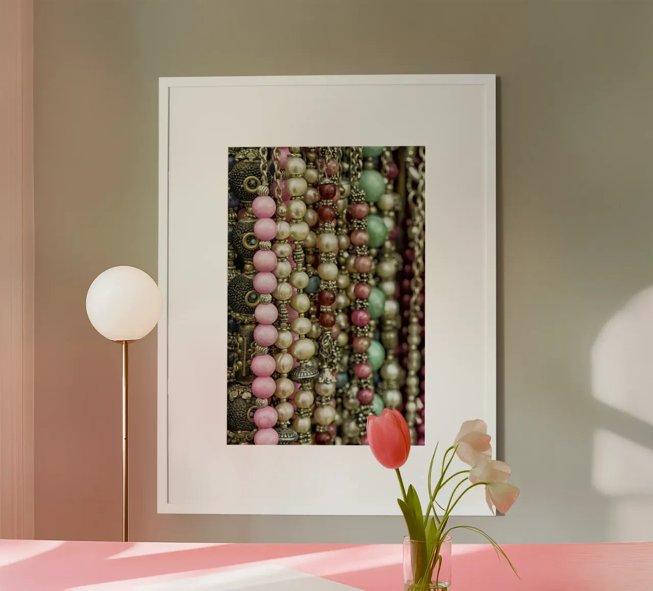 Hanging Beauty – A Display of Stunning Necklaces poster con telaio in legno da Curious Collections by Marielle Leenders