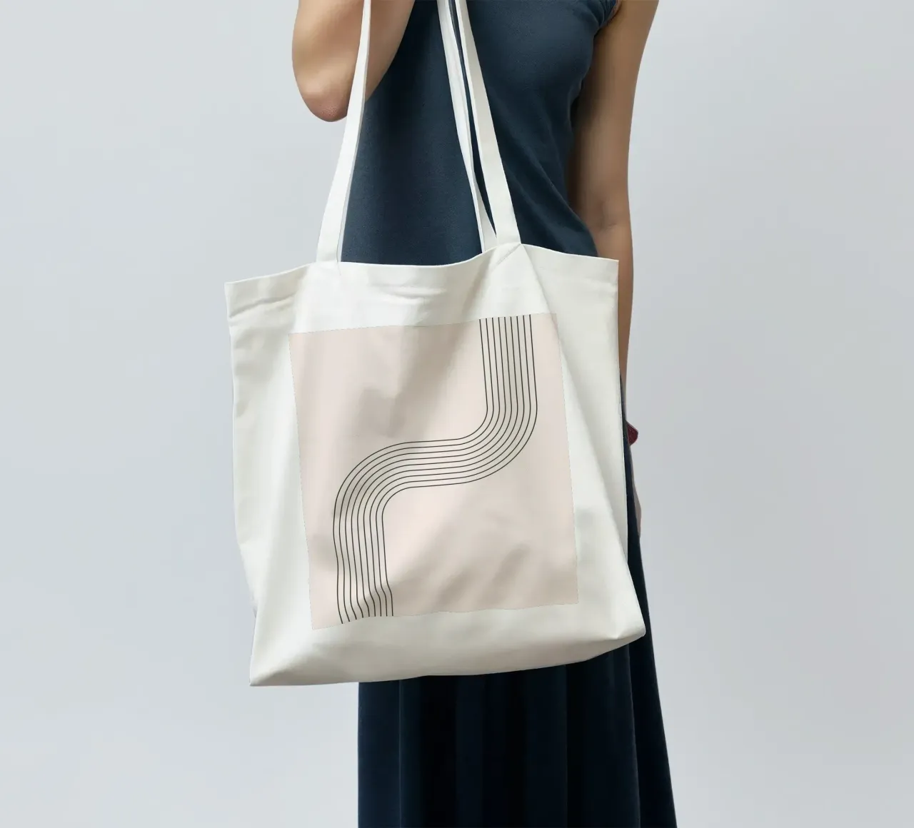 Design lineare e minimalista dell'arco borsa in juta da Whole©