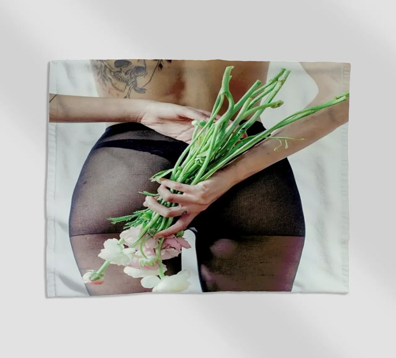 Flowers And Tights 1 telo mare da Chris Abatzis
