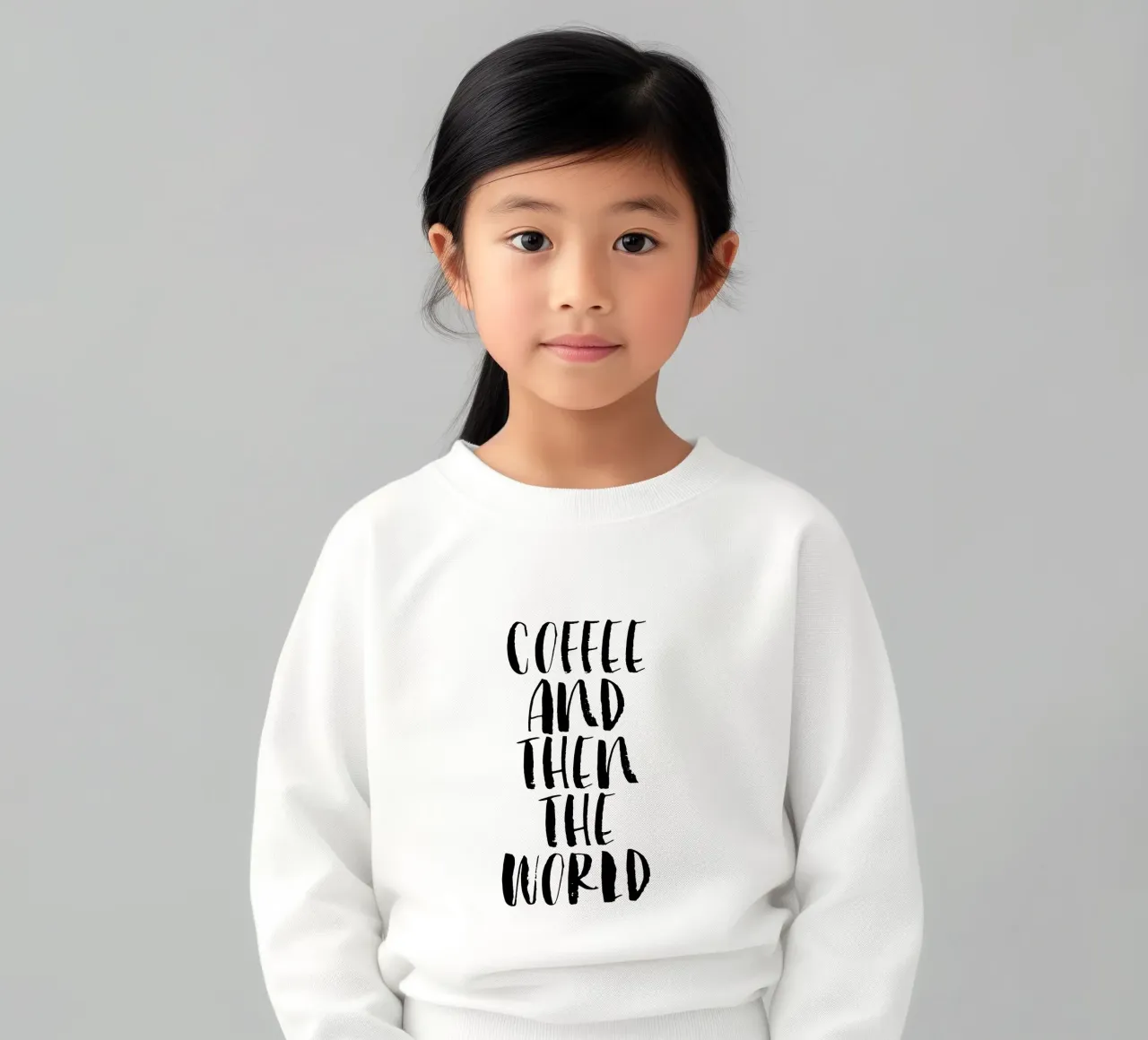 Caffè e poi il mondo in bianco e nero felpa bambino da THE MOTIVATED TYPE