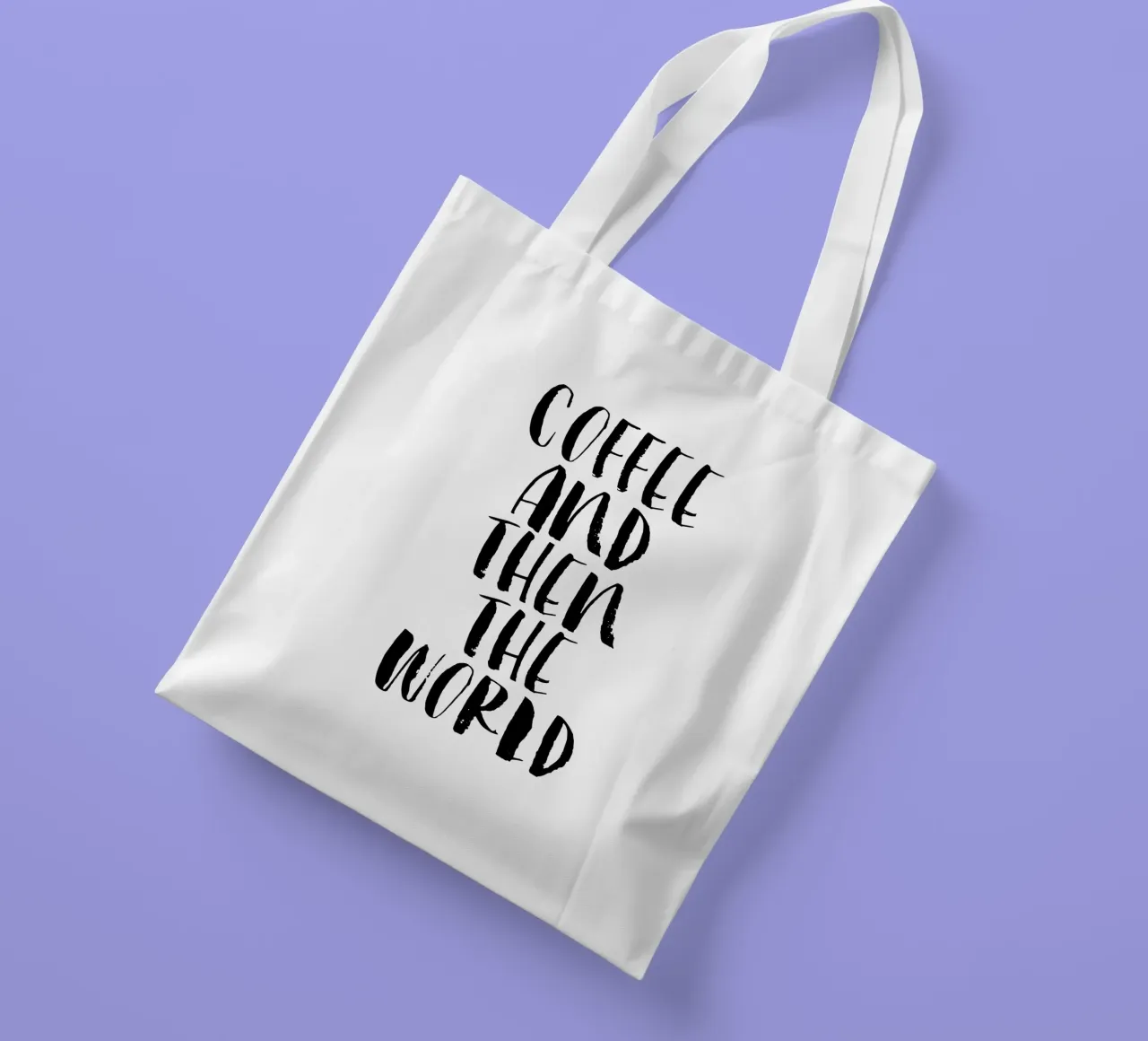 Caffè e poi il mondo in bianco e nero borsa in juta da THE MOTIVATED TYPE