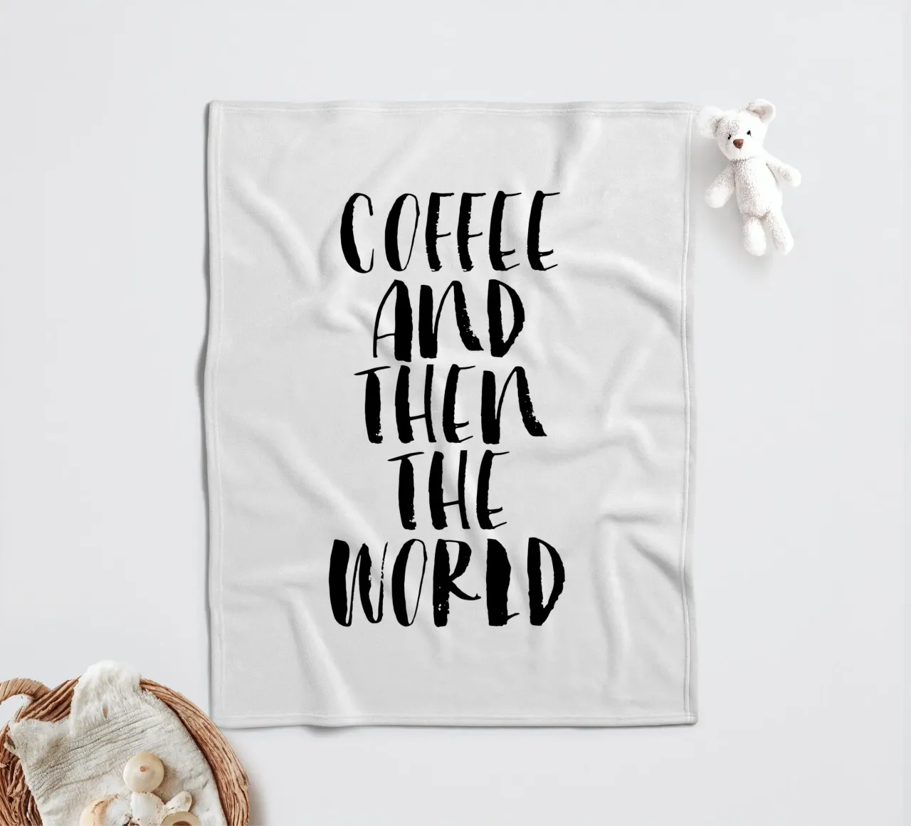 Caffè e poi il mondo in bianco e nero coperta in pile da THE MOTIVATED TYPE