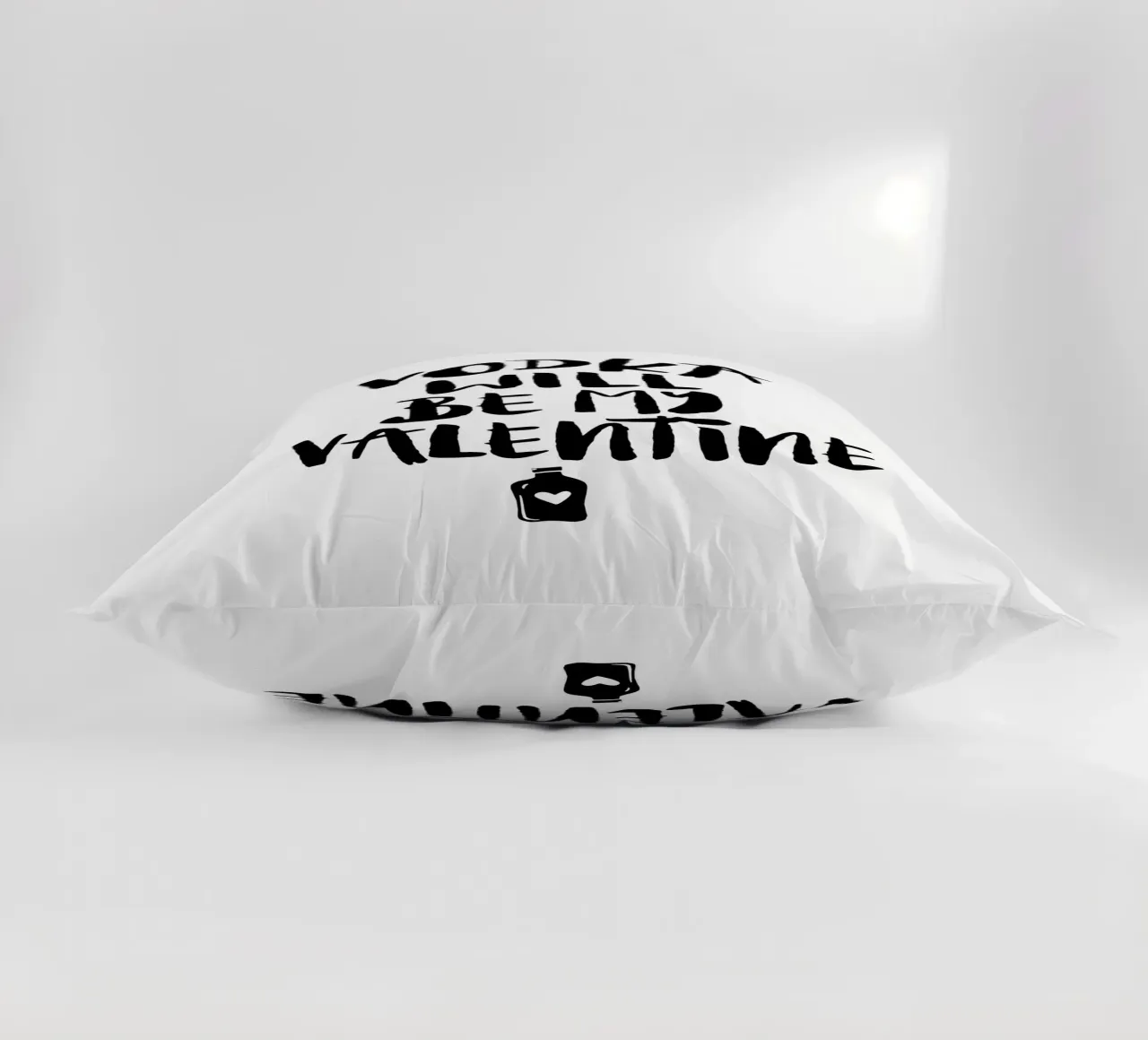 Vodka Will Be My Valentine Funny Typografie Design cuscino da THE MOTIVATED TYPE