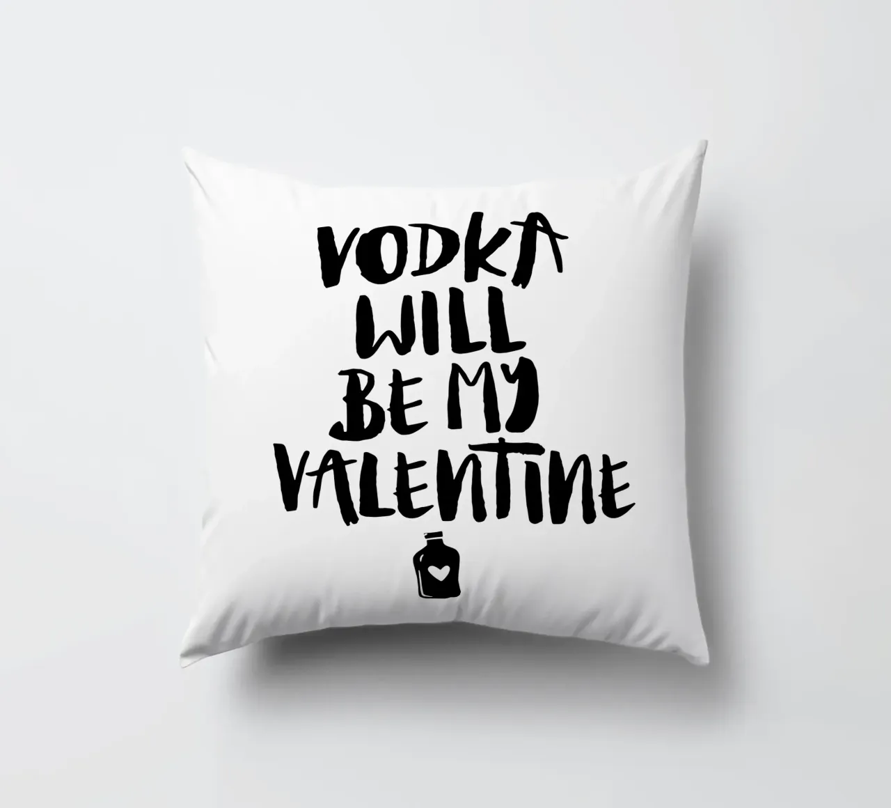 Vodka Will Be My Valentine Funny Typografie Design cuscino da THE MOTIVATED TYPE