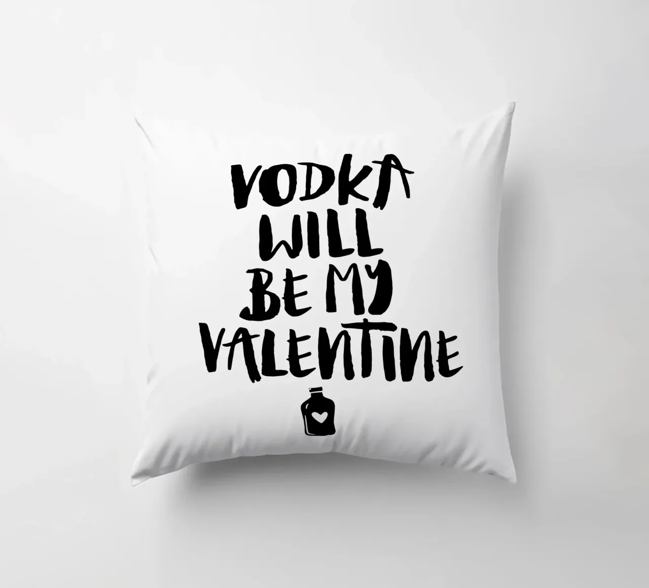Vodka Will Be My Valentine Funny Typografie Design cuscino da THE MOTIVATED TYPE