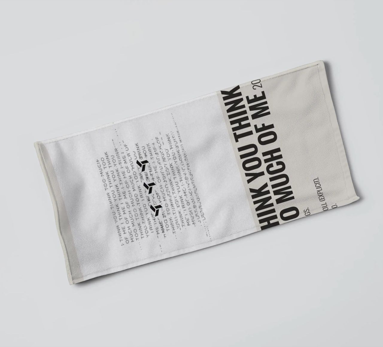 I THINK YOU THINK TOO MUCH OF ME asciugamano da bagno da SoundStudio