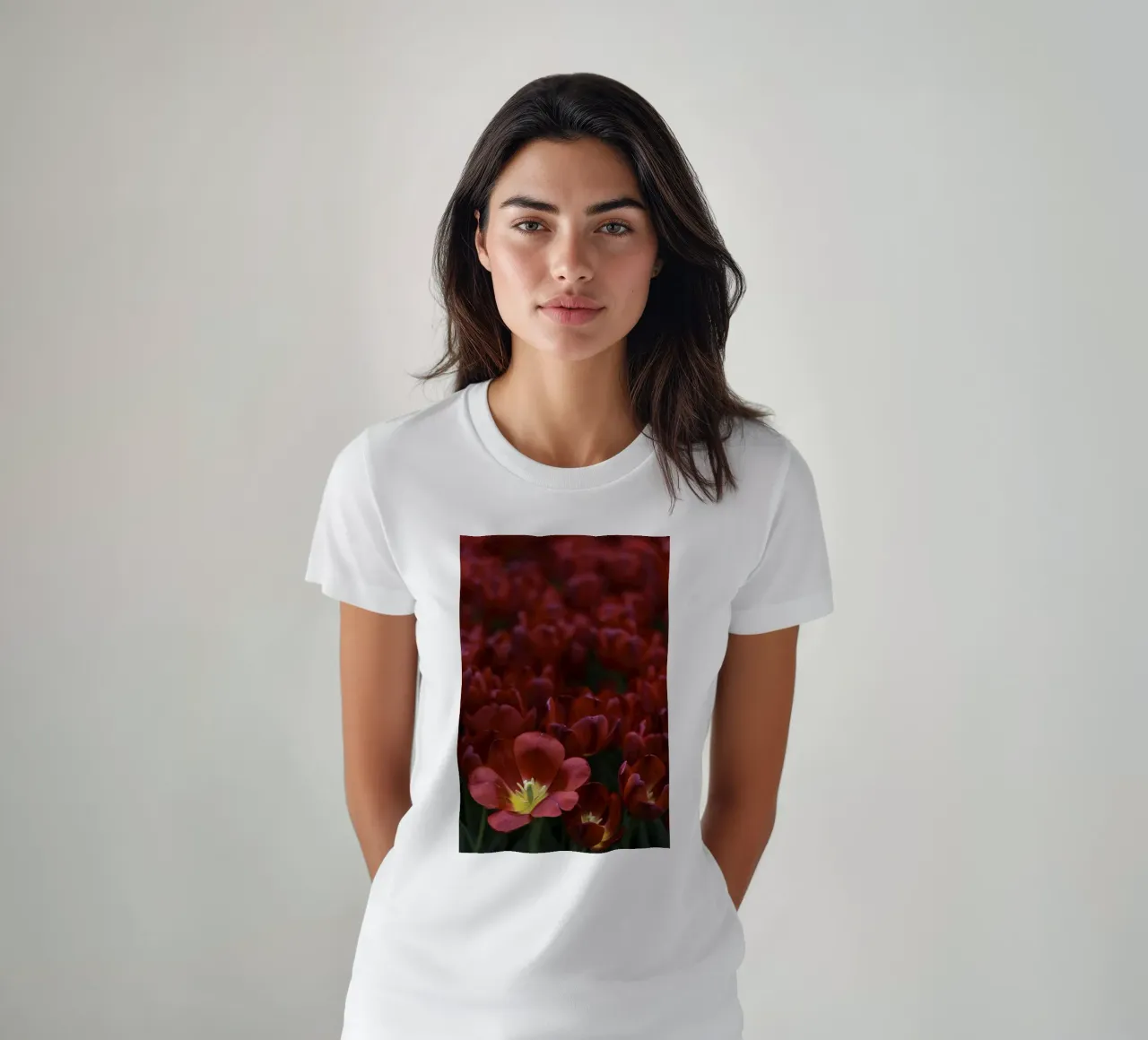 Passion in Nature – The Allure of a Red Tulip t-shirt da Curious Collections by Marielle Leenders