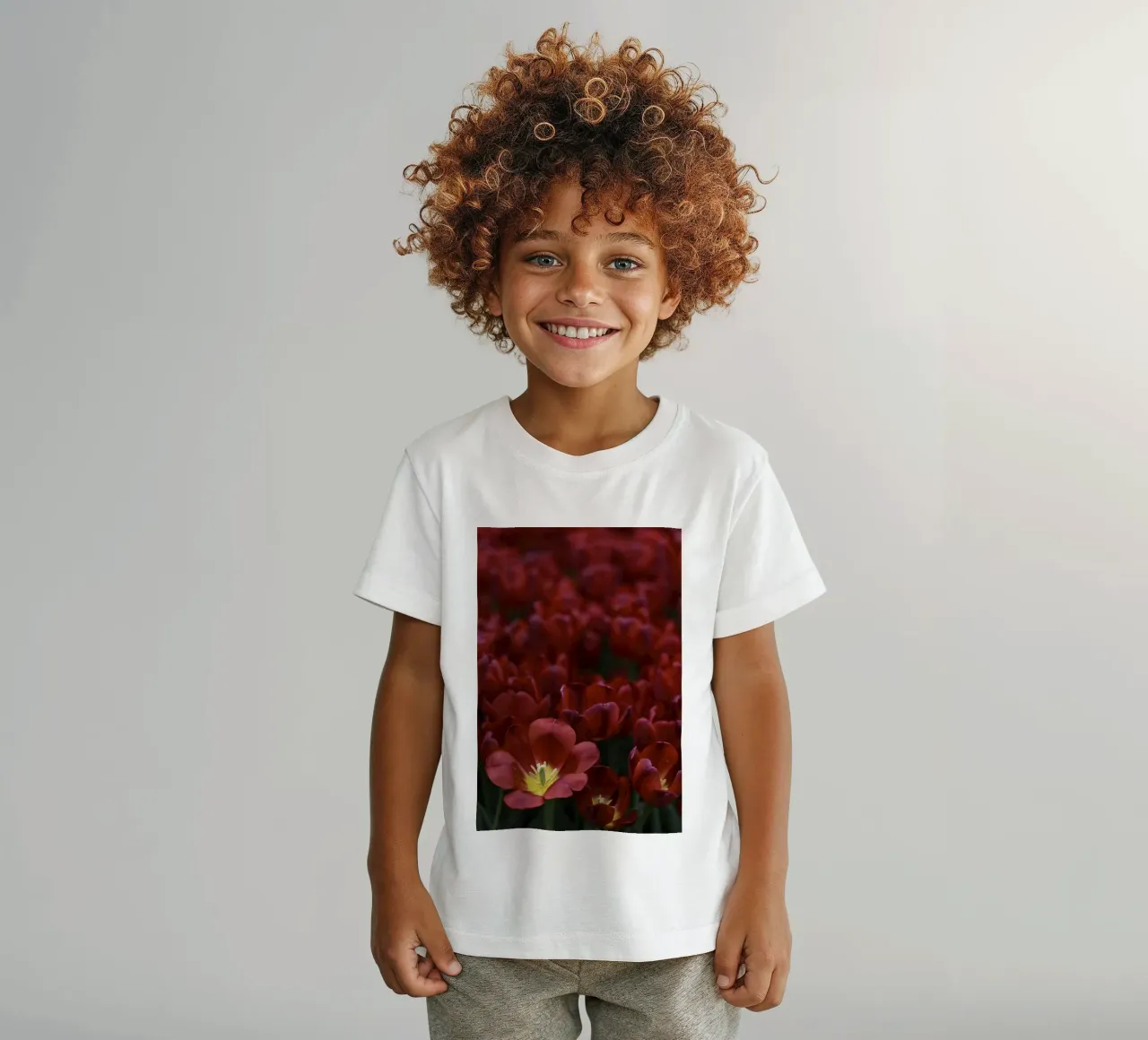 Passion in Nature – The Allure of a Red Tulip t-shirt bambini da Curious Collections by Marielle Leenders