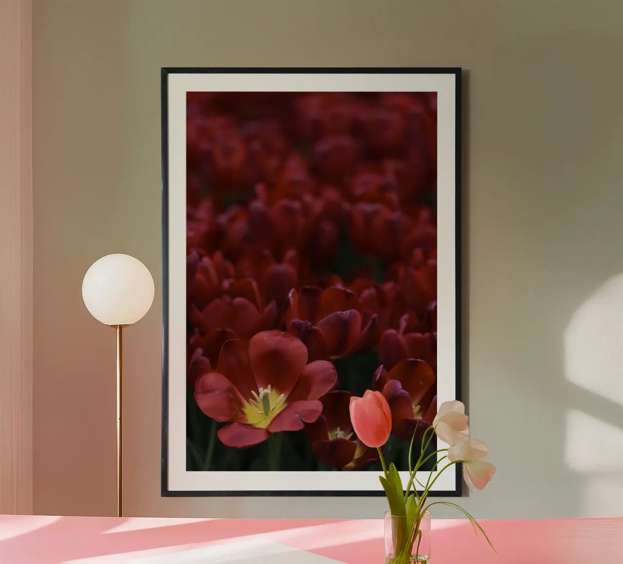 Passion in Nature – The Allure of a Red Tulip carta hahnemühle da Curious Collections by Marielle Leenders