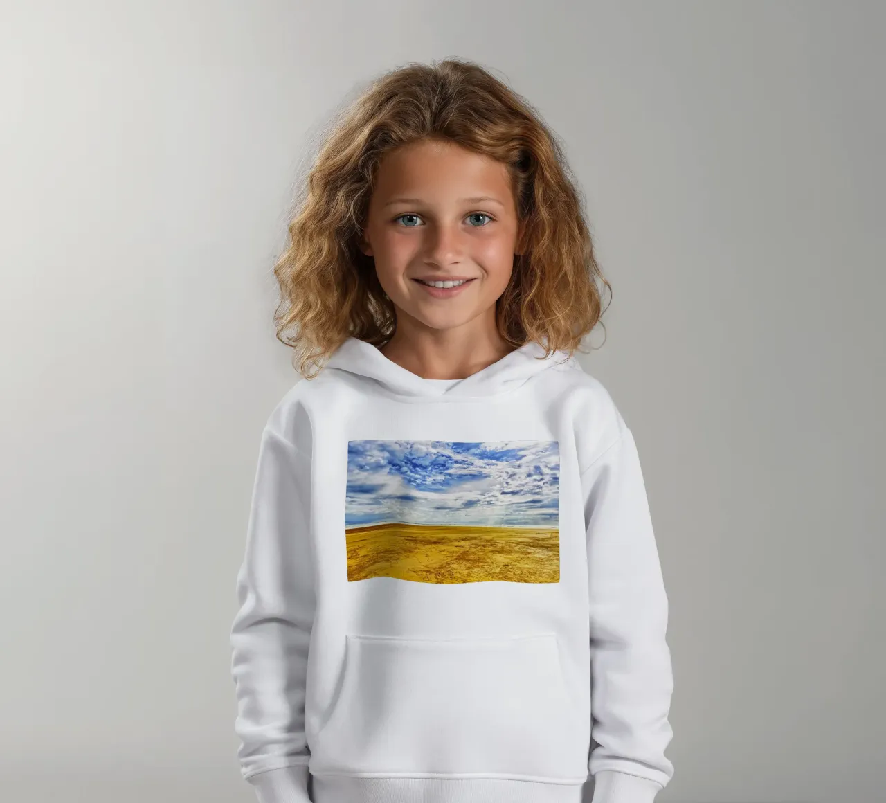 Beach and Blue Sky – A Perfect Coastal Escape felpa bambino con cappuccio da Curious Collections by Marielle Leenders