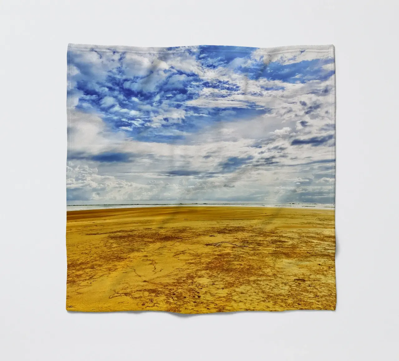 Beach and Blue Sky – A Perfect Coastal Escape coperta in pile da Curious Collections by Marielle Leenders