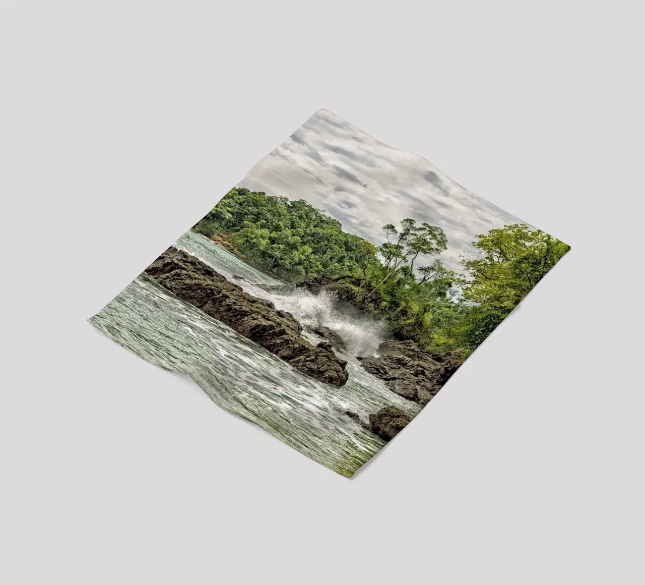 Rugged Jungle Coastline – Where Wilderness Meets the Sea coperta in pile da Curious Collections by Marielle Leenders