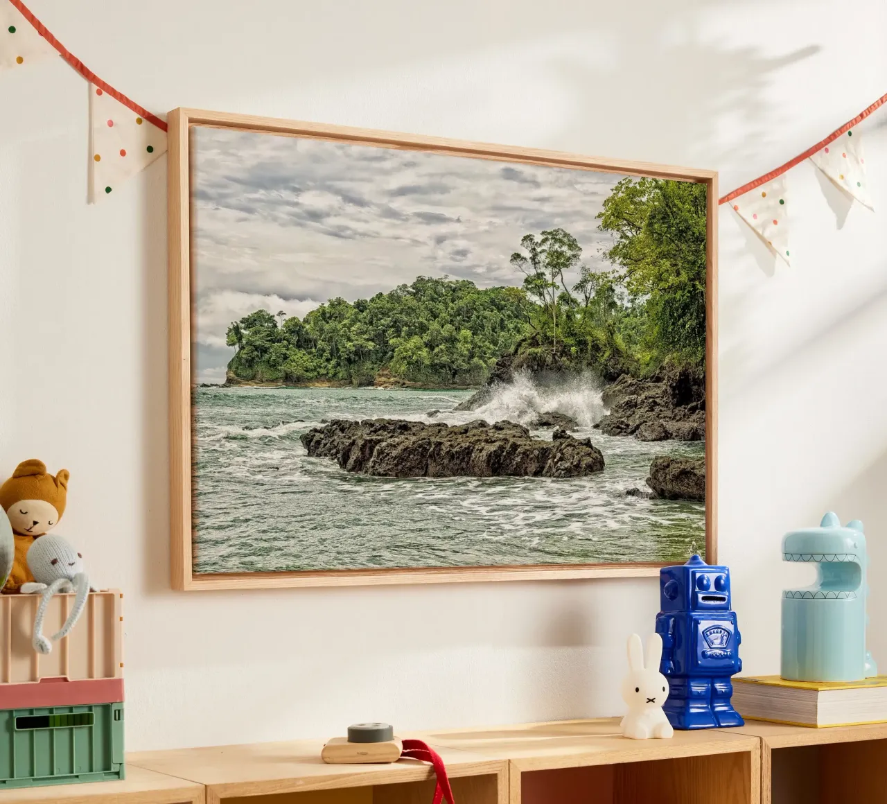Rugged Jungle Coastline – Where Wilderness Meets the Sea tela con Cornice a cassetta da Curious Collections by Marielle Leenders