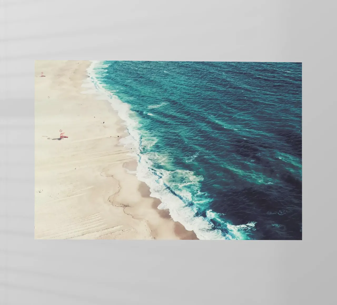 Nazare Beach pellicola backlit da Ingrid Beddoes