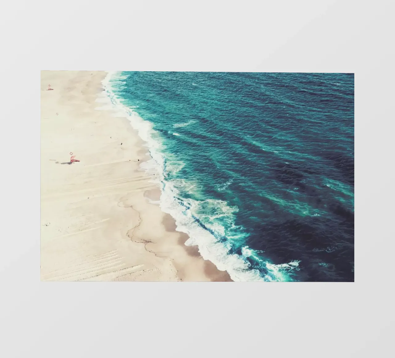 Nazare Beach pellicola backlit da Ingrid Beddoes