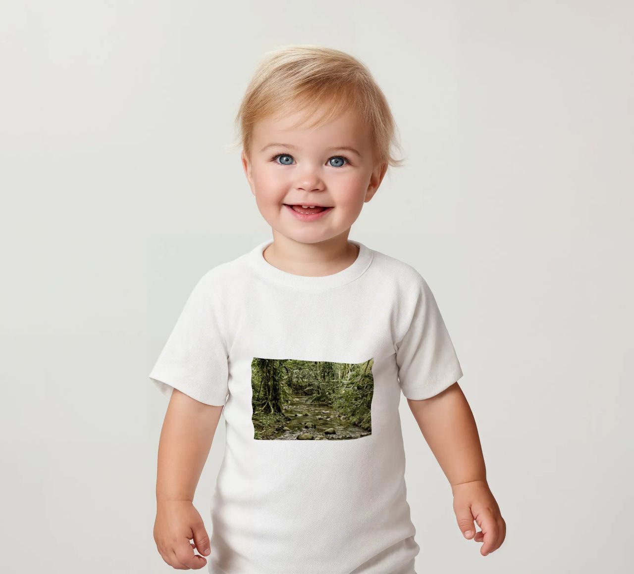 Jungle Stream – A Serene Oasis in the Wilderness maglietta neonato da Curious Collections by Marielle Leenders