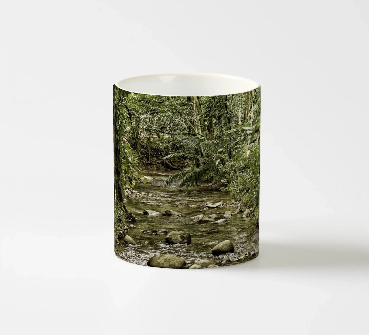 Jungle Stream – A Serene Oasis in the Wilderness tazza in ceramica da Curious Collections by Marielle Leenders