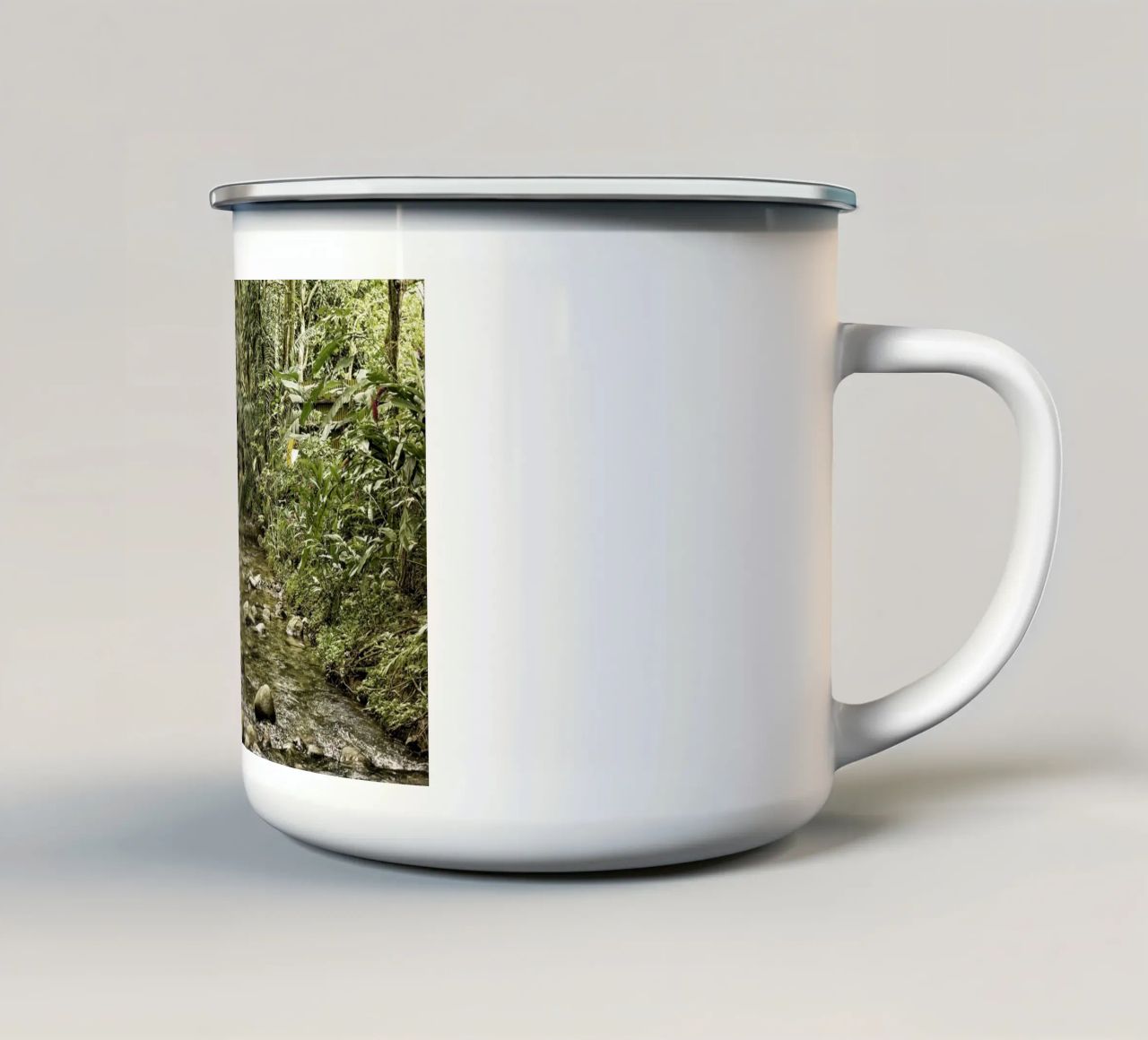 Jungle Stream – A Serene Oasis in the Wilderness tazza in smalto da Curious Collections by Marielle Leenders