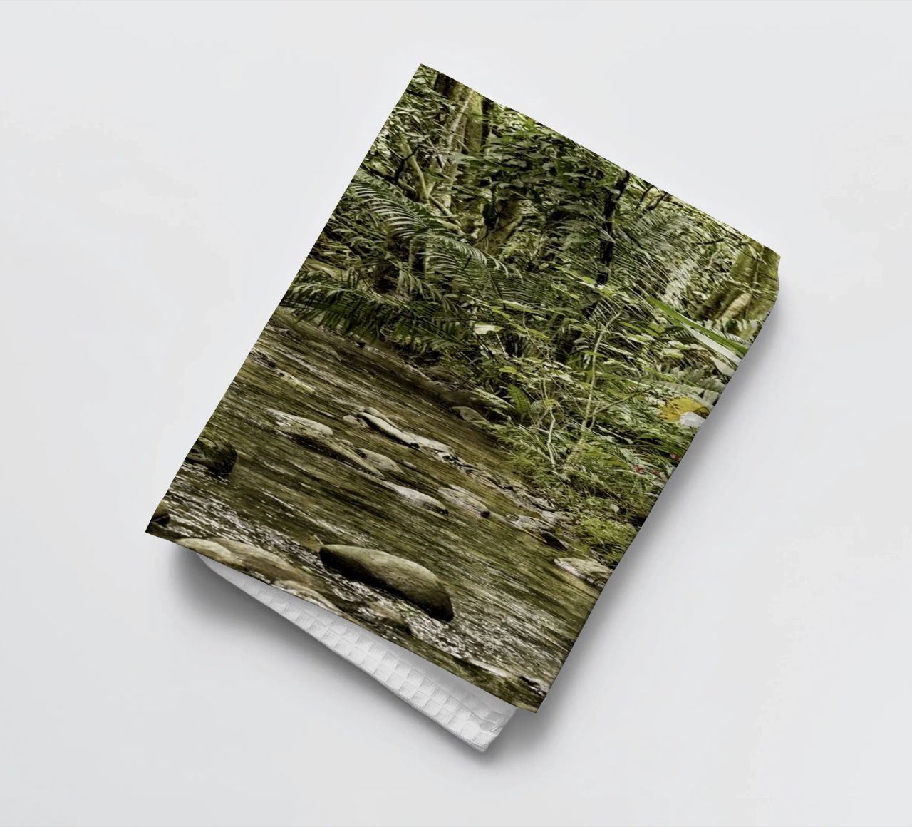Jungle Stream – A Serene Oasis in the Wilderness canovaccio da cucina da Curious Collections by Marielle Leenders