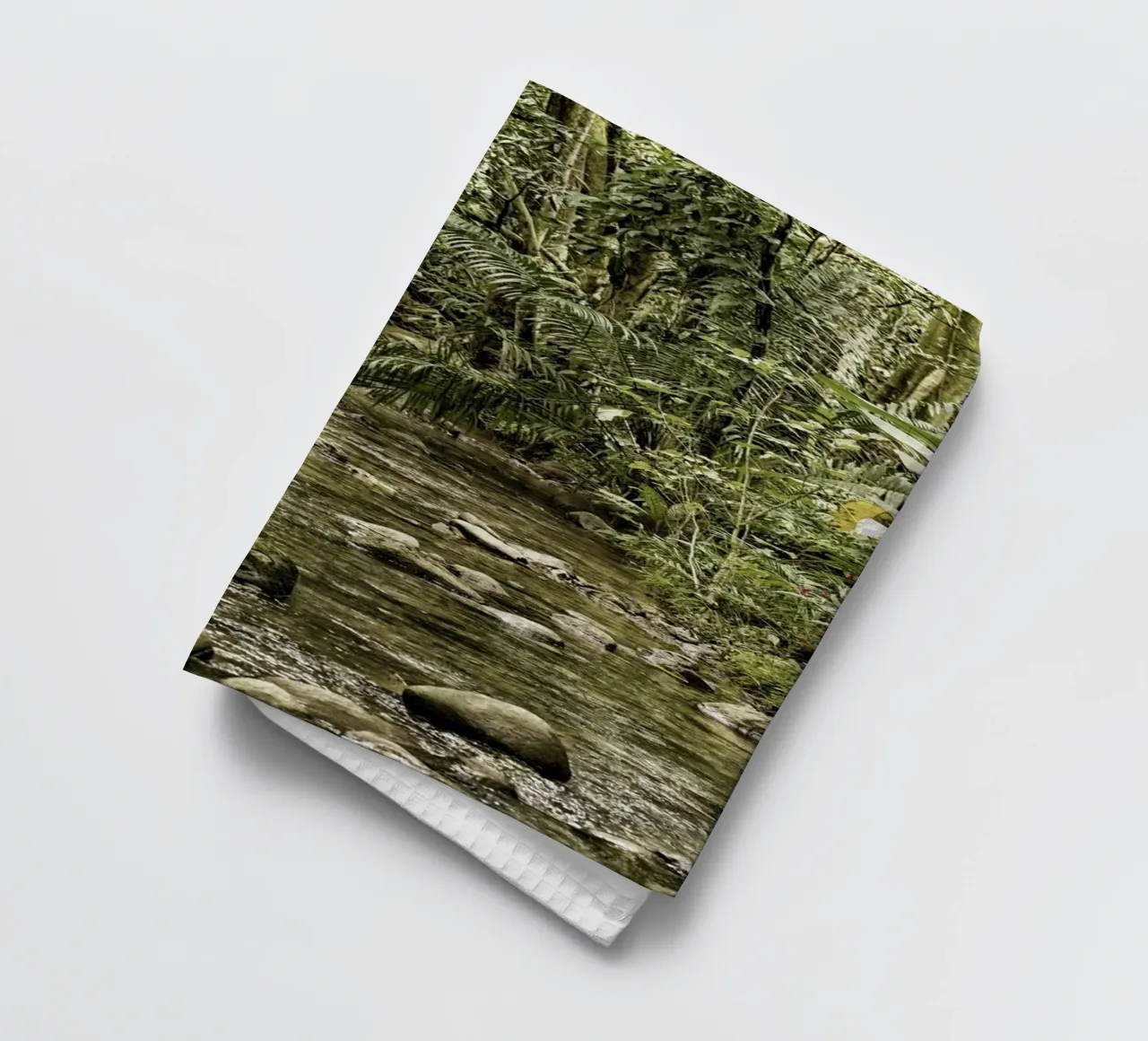 Jungle Stream – A Serene Oasis in the Wilderness torchon de Curious Collections by Marielle Leenders