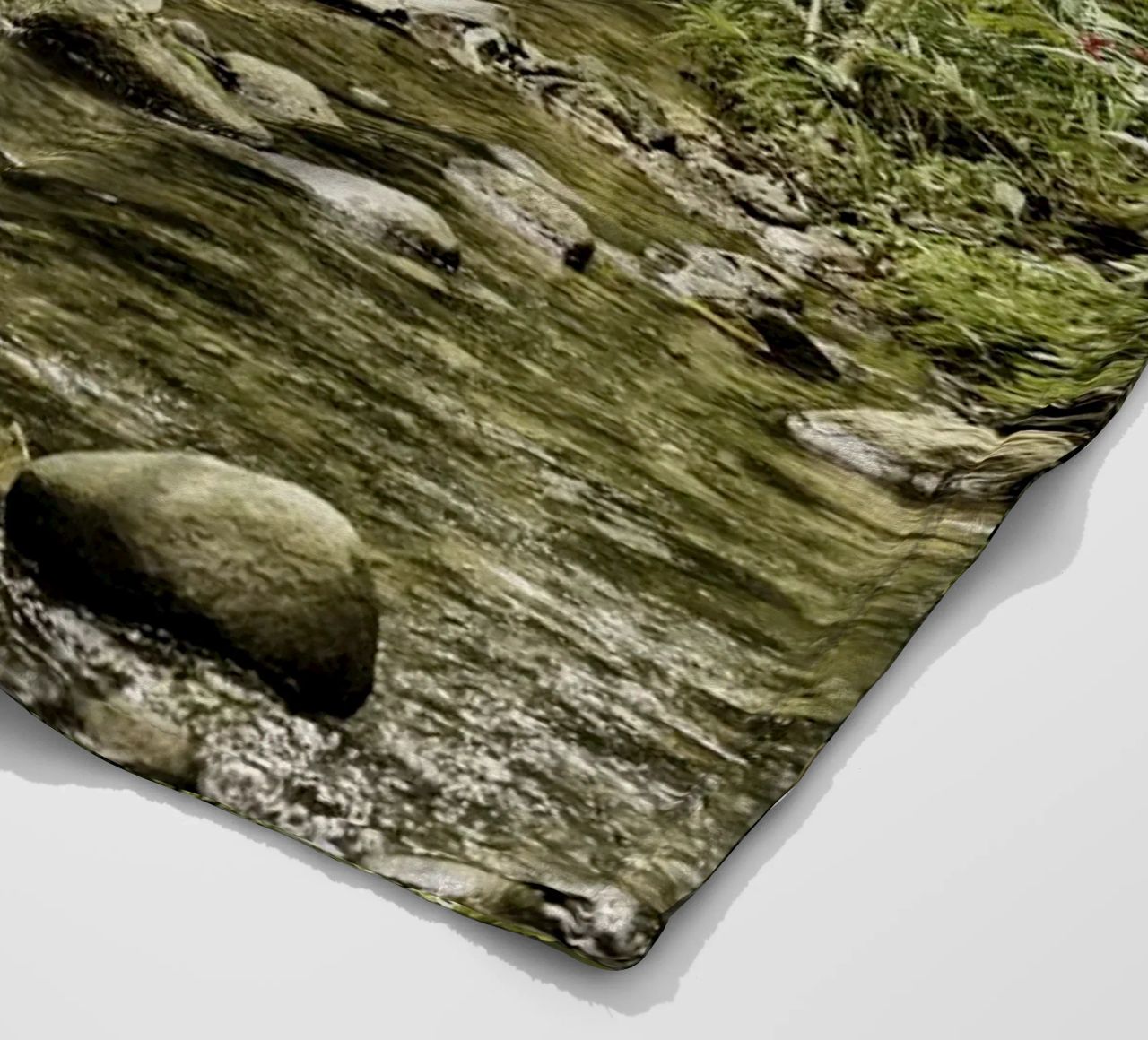 Jungle Stream – A Serene Oasis in the Wilderness coperta in pile da Curious Collections by Marielle Leenders