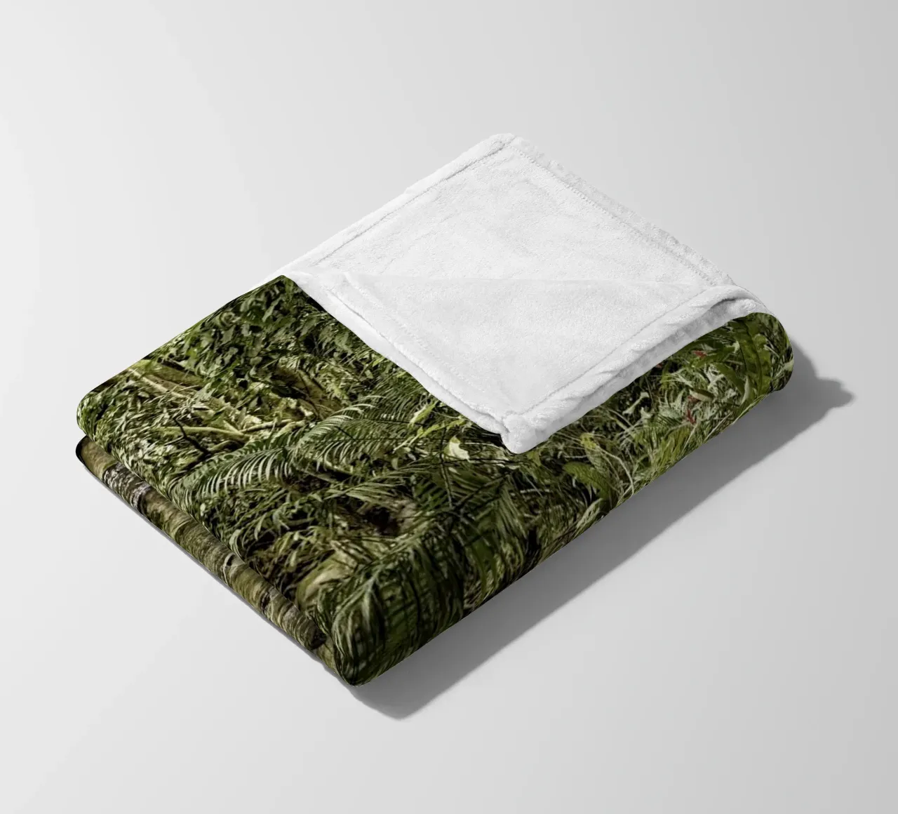 Jungle Stream – A Serene Oasis in the Wilderness coperta in pile da Curious Collections by Marielle Leenders