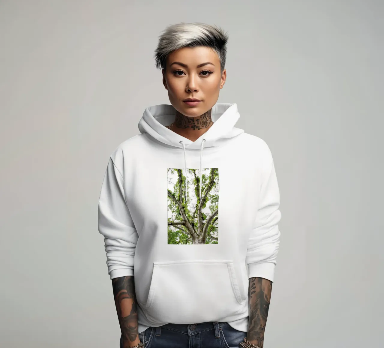 Underneath a Tropical Tree – A Canopy of Nature's Wonders felpa con cappuccio da Curious Collections by Marielle Leenders