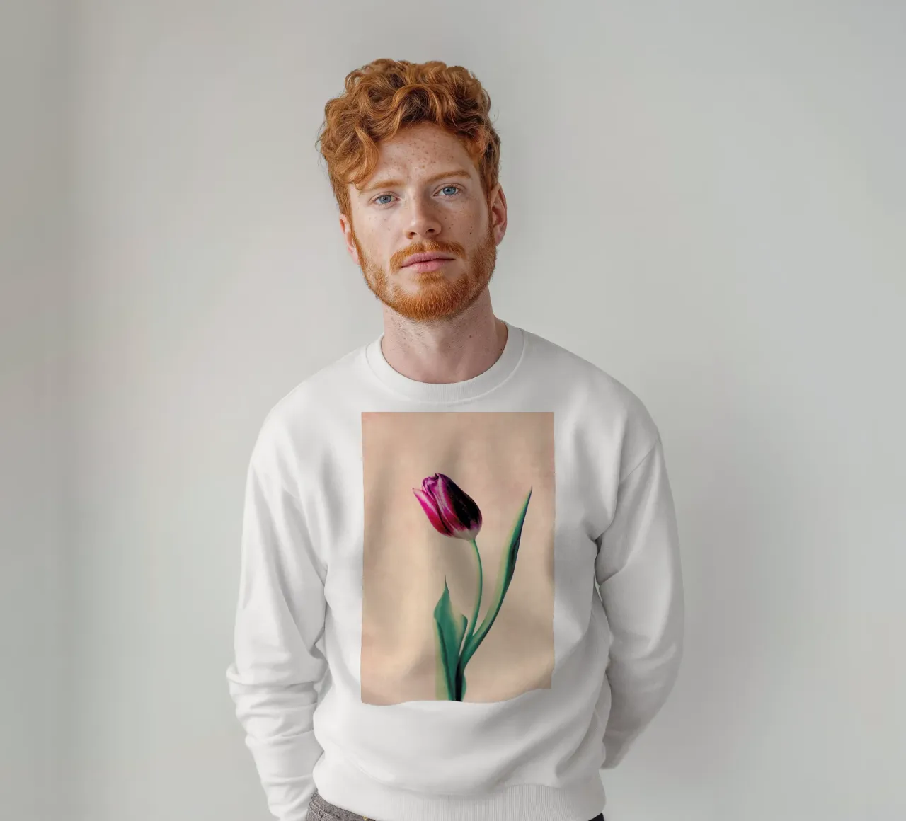 Tulip sweatshirt van Ingrid Beddoes