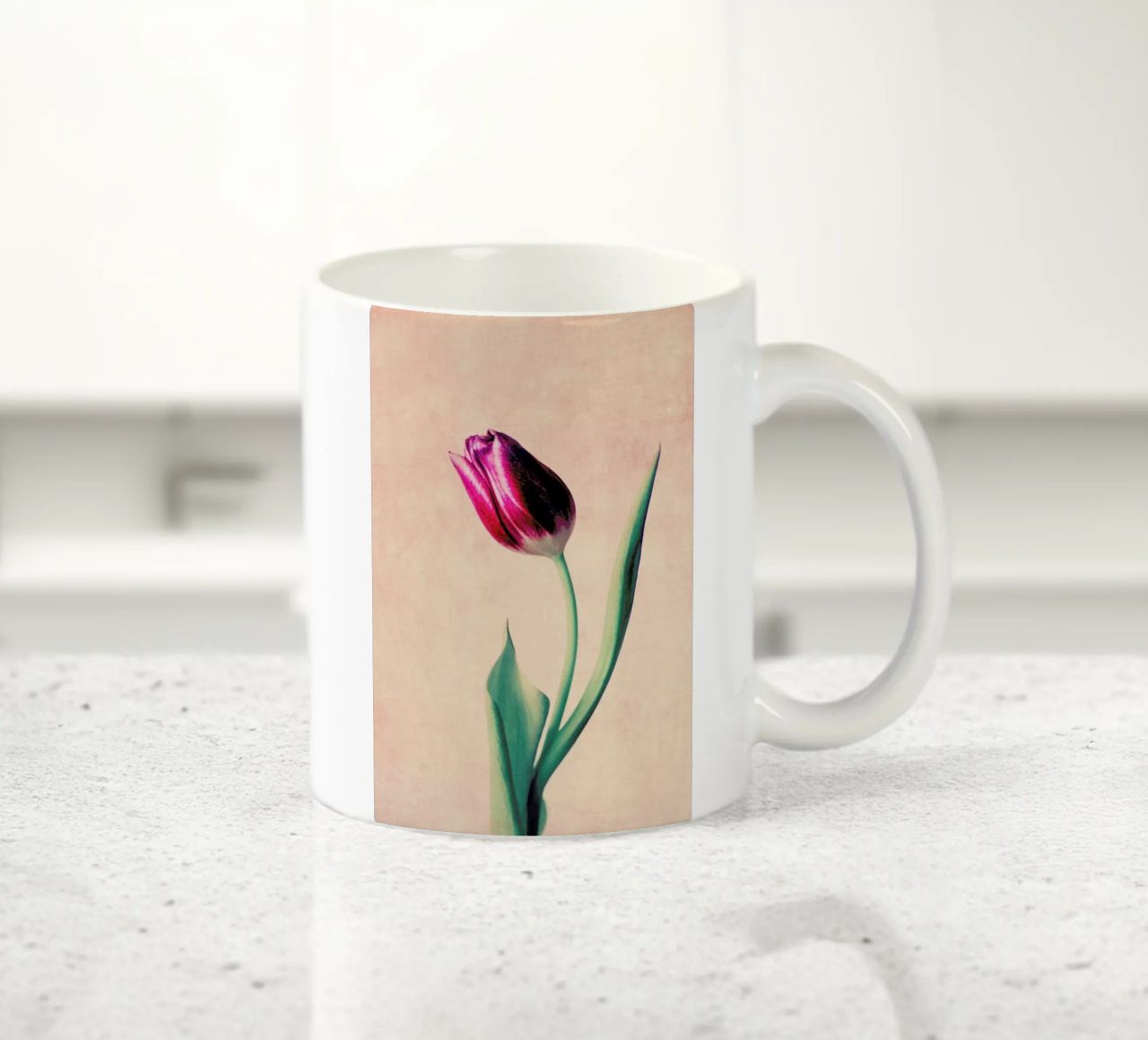 Tulip tazza in ceramica da Ingrid Beddoes