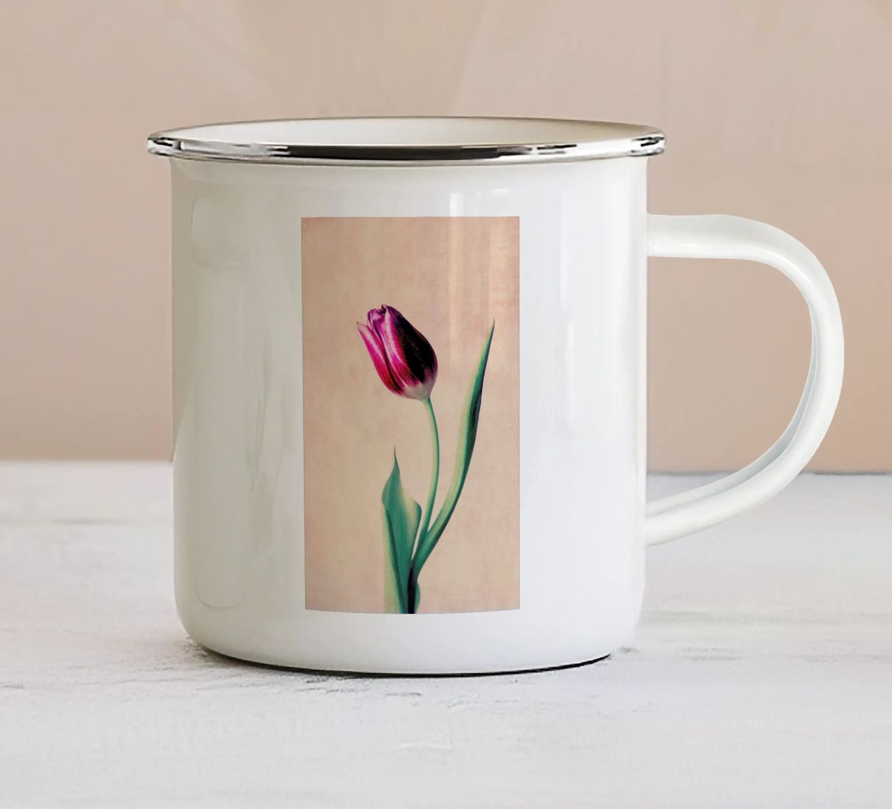 Tulip tazza in smalto da Ingrid Beddoes