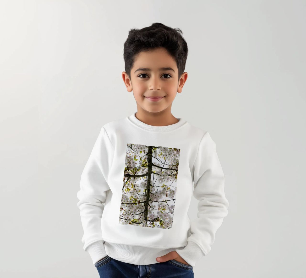 Underneath a Blossoming Tree felpa bambino da Curious Collections by Marielle Leenders