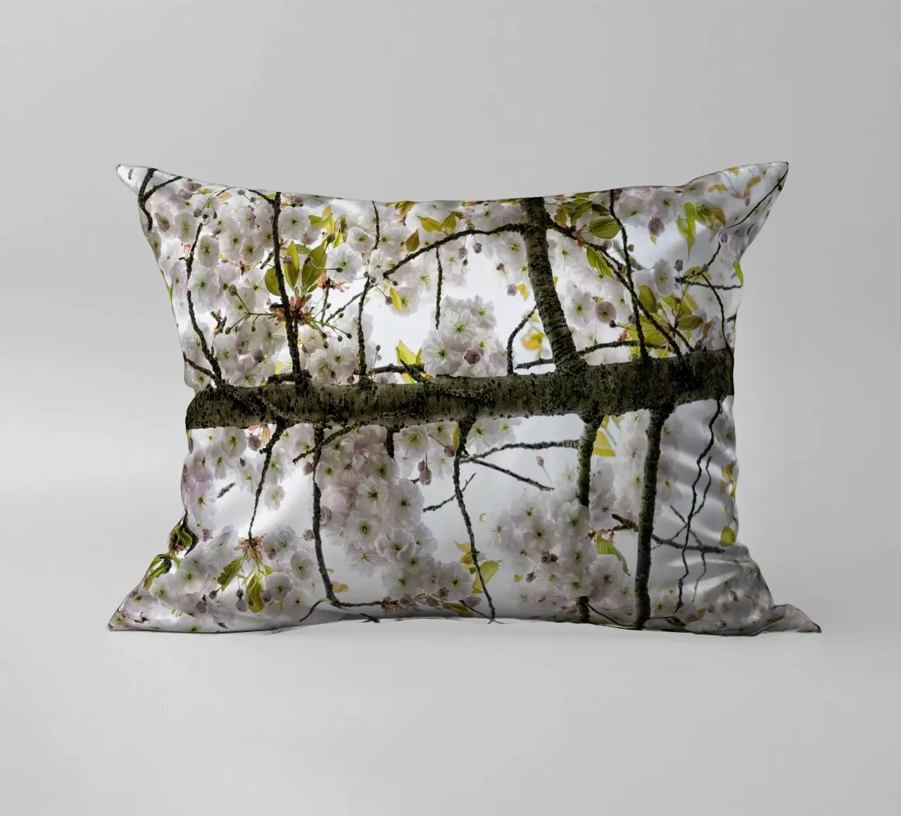 Underneath a Blossoming Tree cuscino da Curious Collections by Marielle Leenders