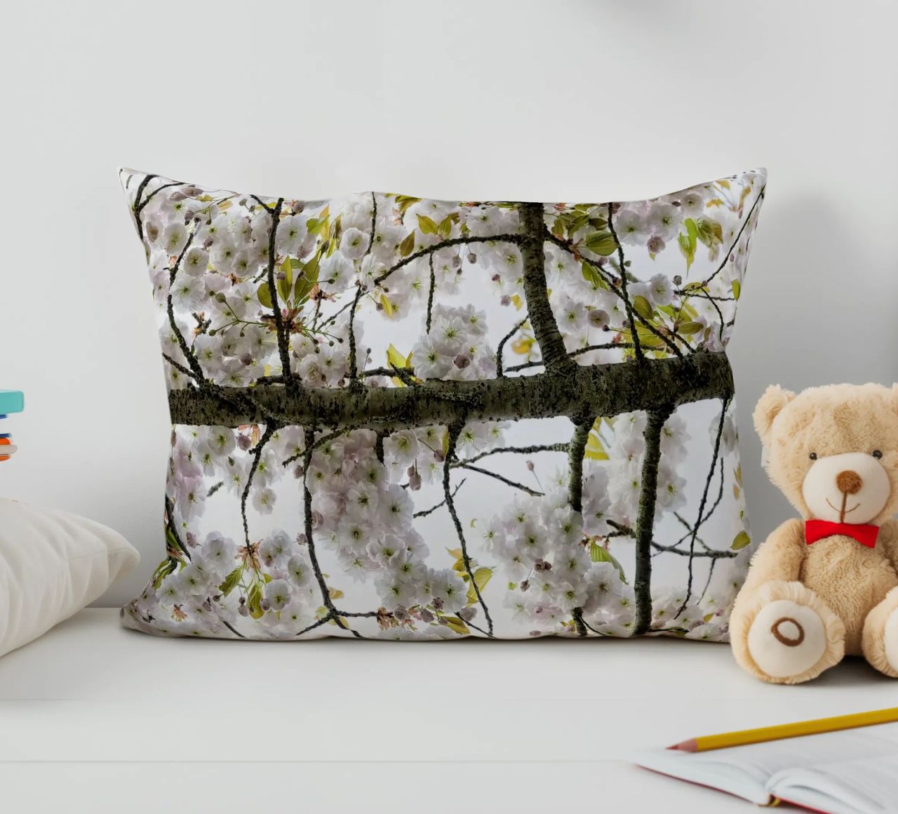 Underneath a Blossoming Tree cuscino da Curious Collections by Marielle Leenders