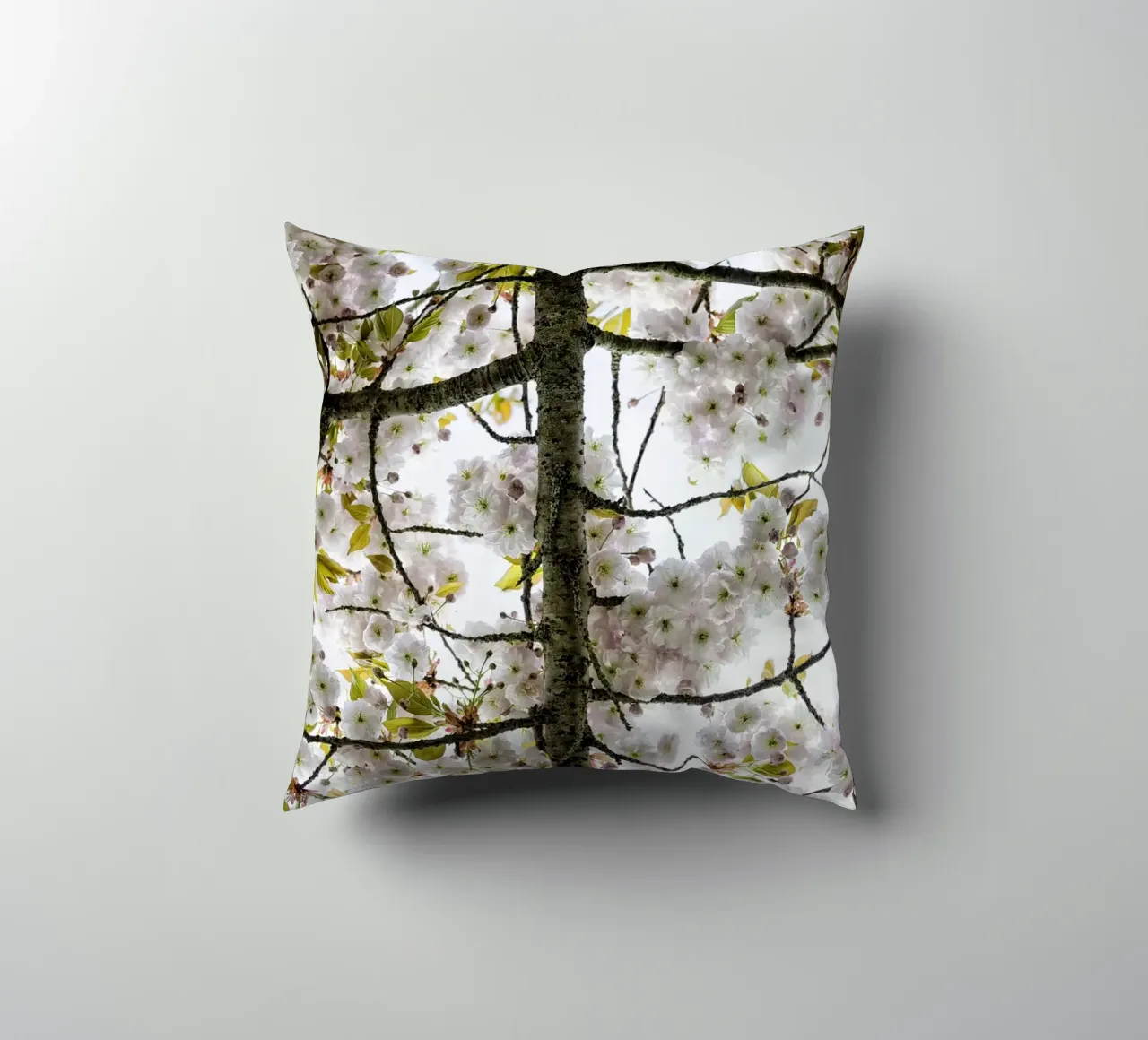 Underneath a Blossoming Tree Kissen von Curious Collections by Marielle Leenders