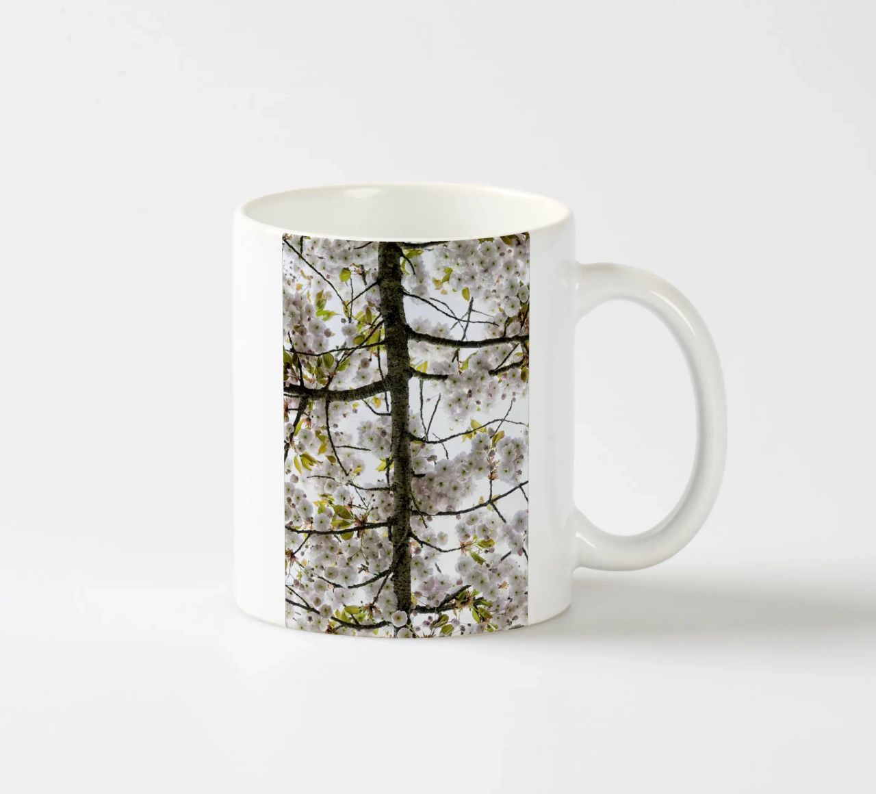 Underneath a Blossoming Tree tazza in ceramica da Curious Collections by Marielle Leenders