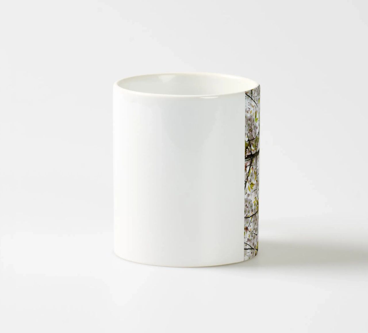Underneath a Blossoming Tree tazza in ceramica da Curious Collections by Marielle Leenders