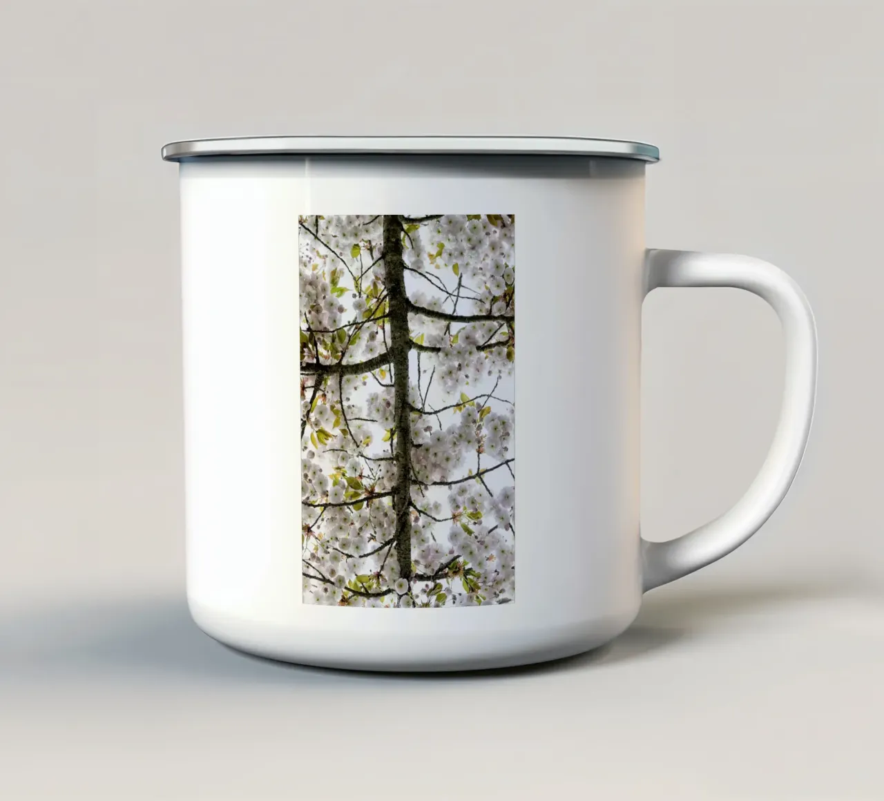 Underneath a Blossoming Tree Emaille Tasse von Curious Collections by Marielle Leenders