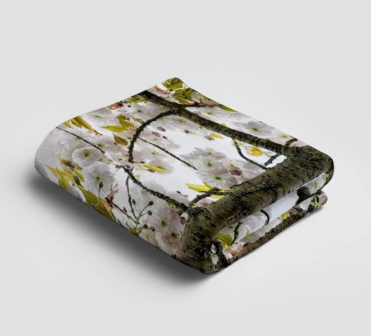 Underneath a Blossoming Tree asciugamano da bagno da Curious Collections by Marielle Leenders