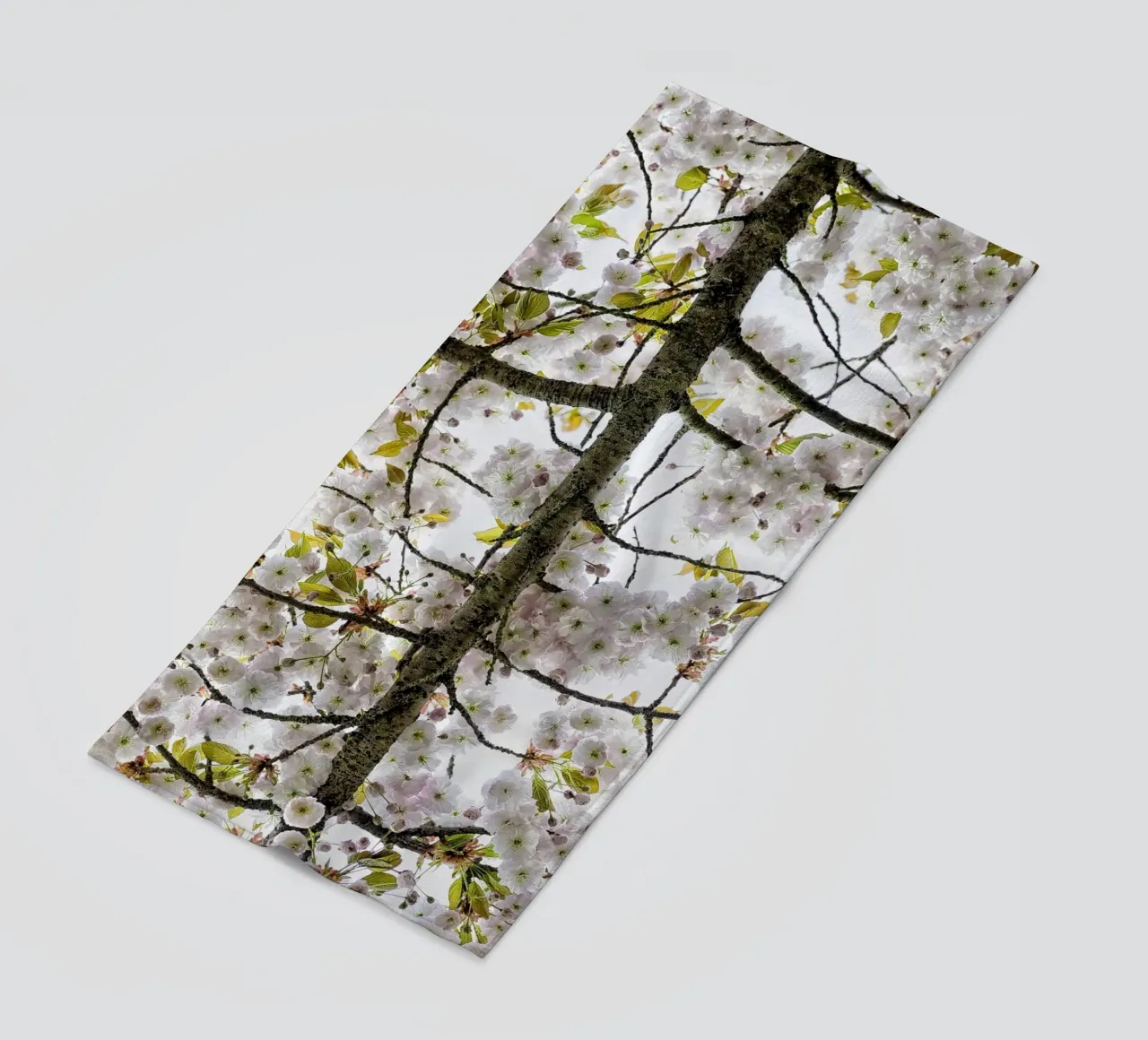 Underneath a Blossoming Tree telo mare da Curious Collections by Marielle Leenders