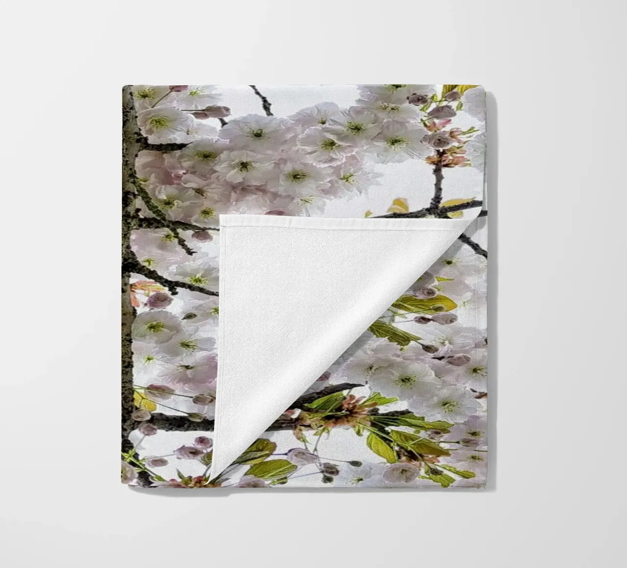 Underneath a Blossoming Tree toalla de playa de Curious Collections by Marielle Leenders