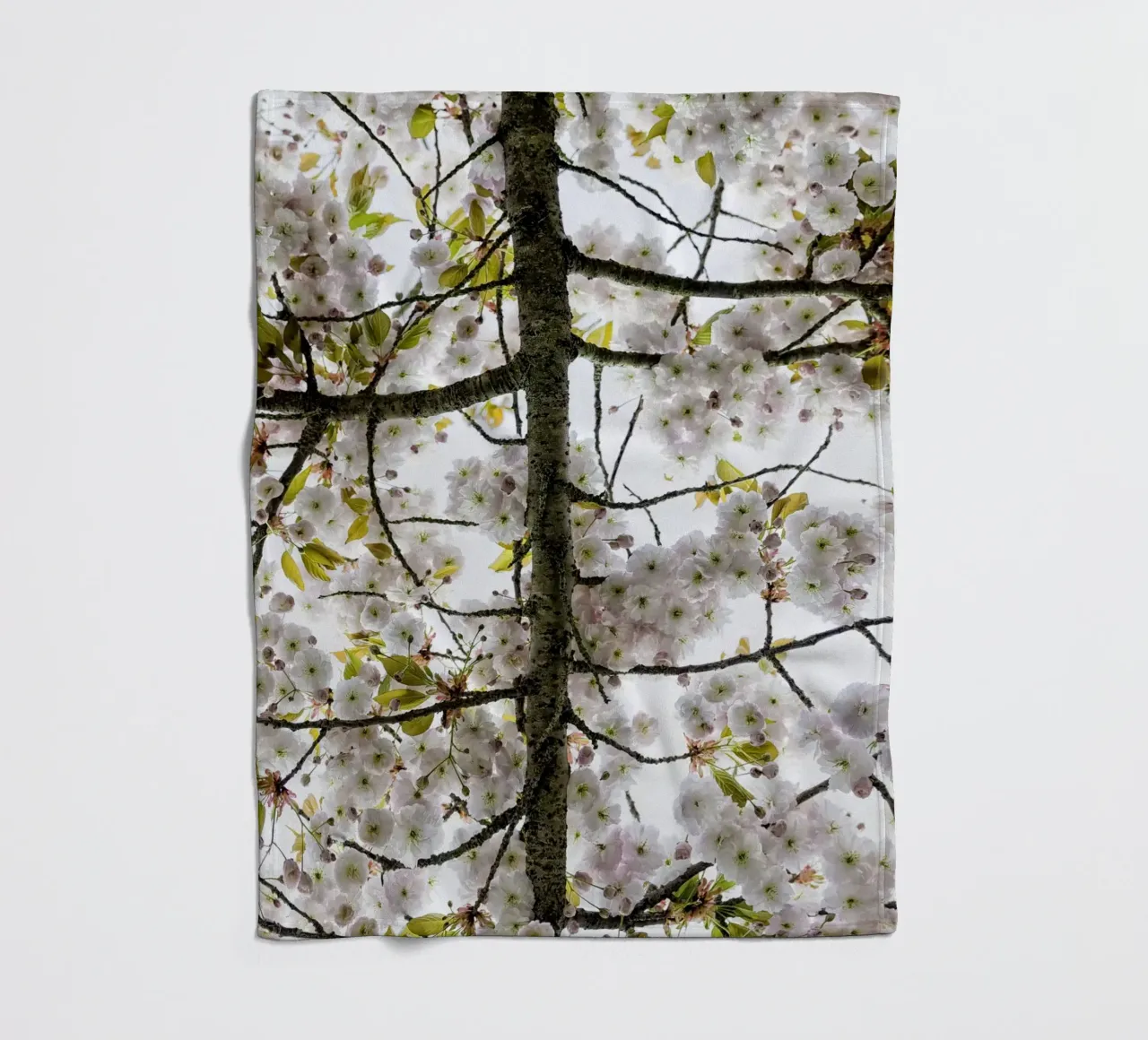 Underneath a Blossoming Tree coperta in pile da Curious Collections by Marielle Leenders