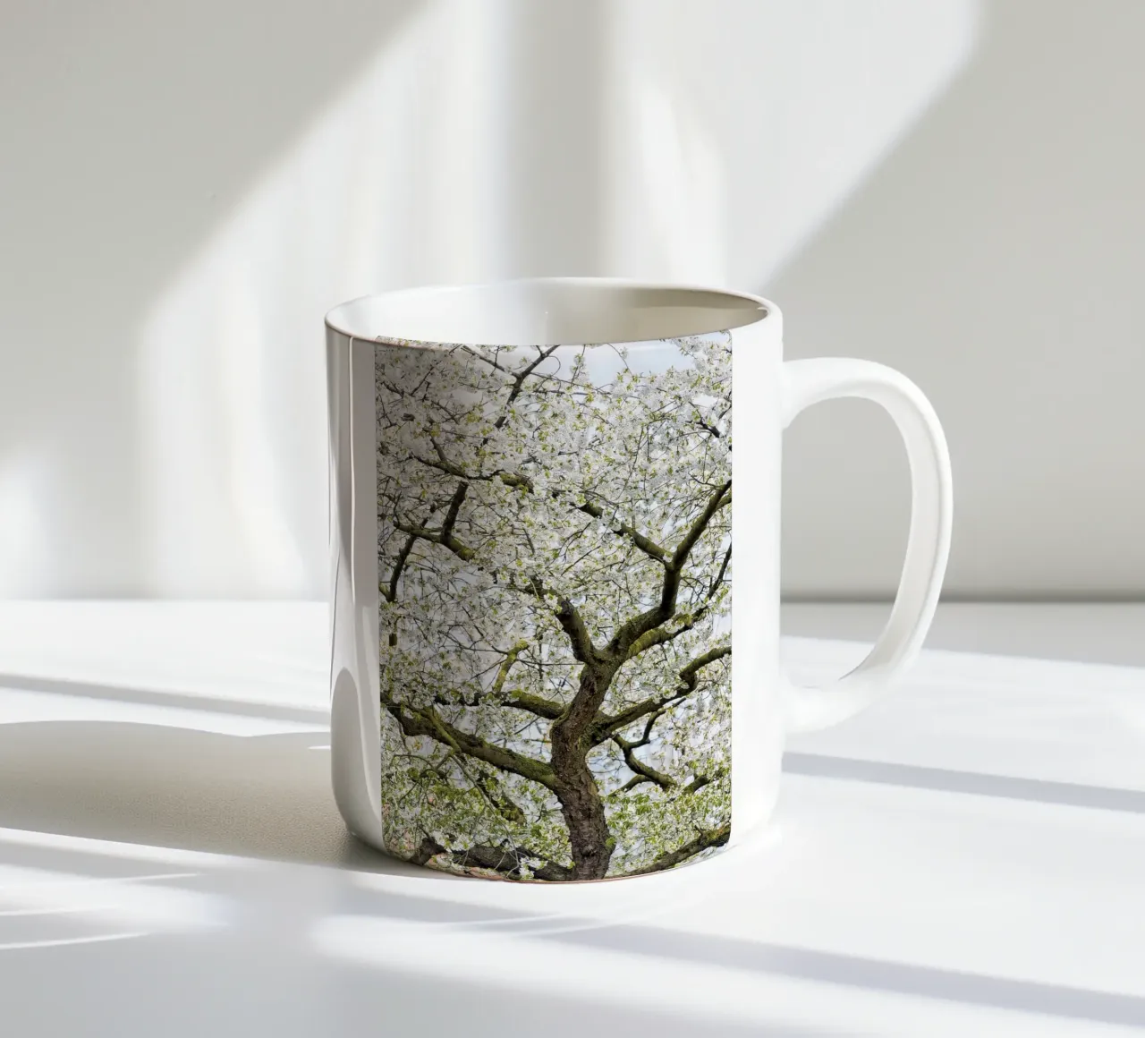 Tree with White Blossoms – A Peaceful Springtime Haven tazza in ceramica da Curious Collections by Marielle Leenders