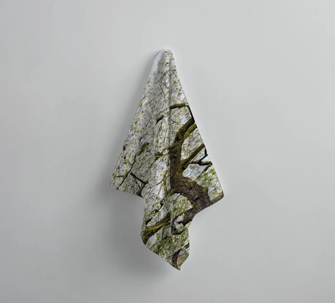 Tree with White Blossoms – A Peaceful Springtime Haven asciugamano da bagno da Curious Collections by Marielle Leenders