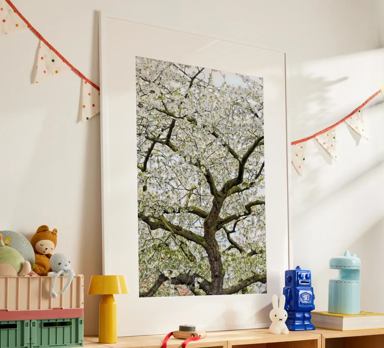 Tree with White Blossoms – A Peaceful Springtime Haven carta hahnemühle da Curious Collections by Marielle Leenders