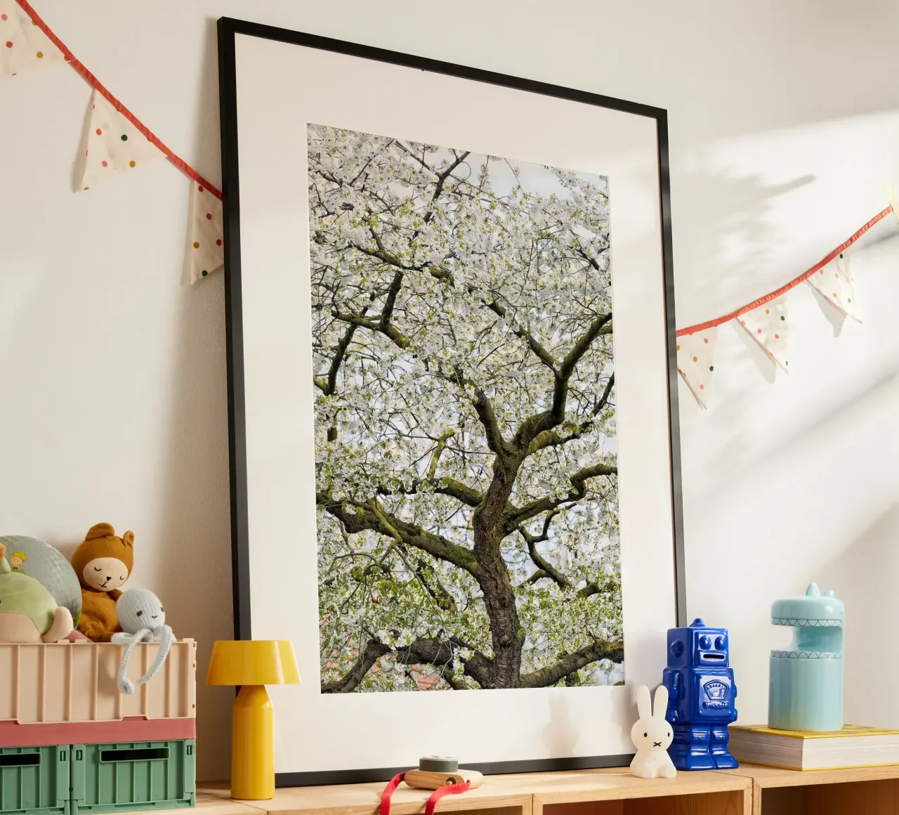 Tree with White Blossoms – A Peaceful Springtime Haven carta hahnemühle da Curious Collections by Marielle Leenders