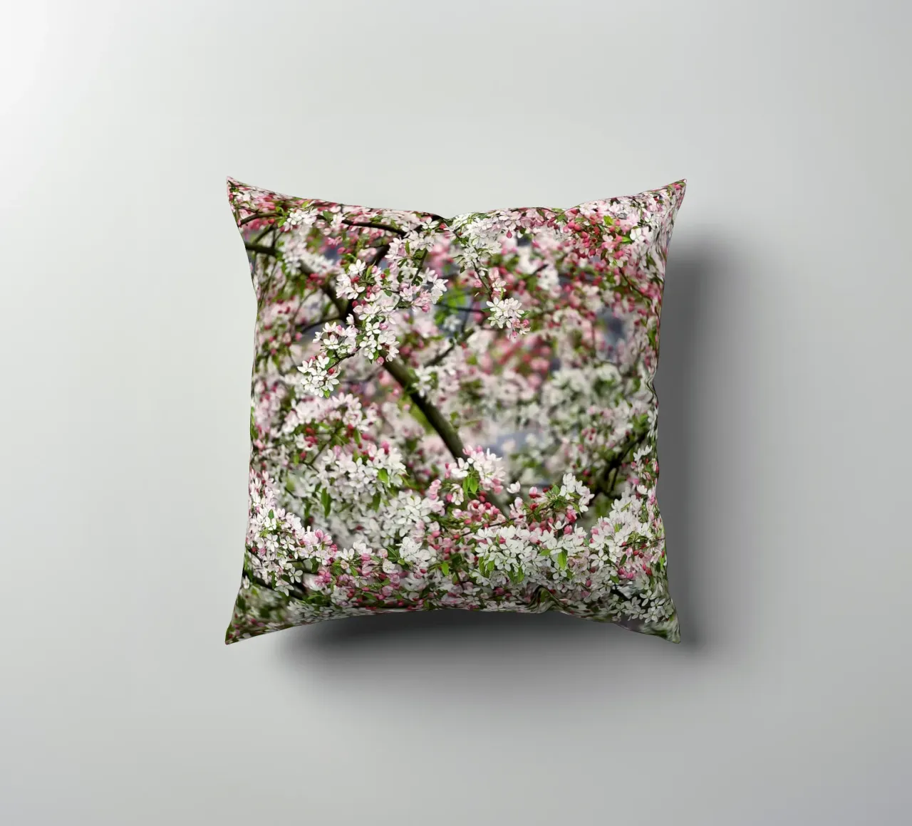 Delicate Blossoms – The Beauty of Soft Spring Blooms cuscino da Curious Collections by Marielle Leenders