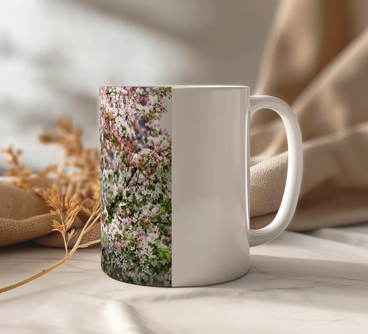Delicate Blossoms – The Beauty of Soft Spring Blooms tazza in ceramica da Curious Collections by Marielle Leenders