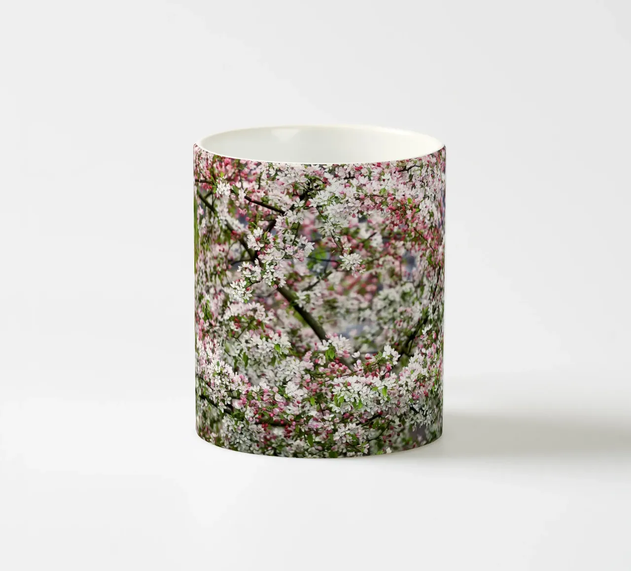 Delicate Blossoms – The Beauty of Soft Spring Blooms tazza in ceramica da Curious Collections by Marielle Leenders
